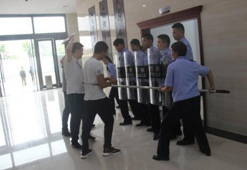 东兴法警.jpg